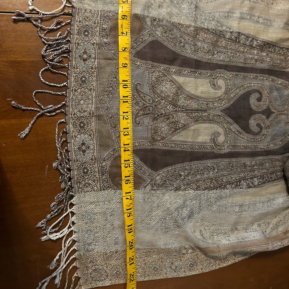 Beige boho scarf wide and long - Picture 7 of 7